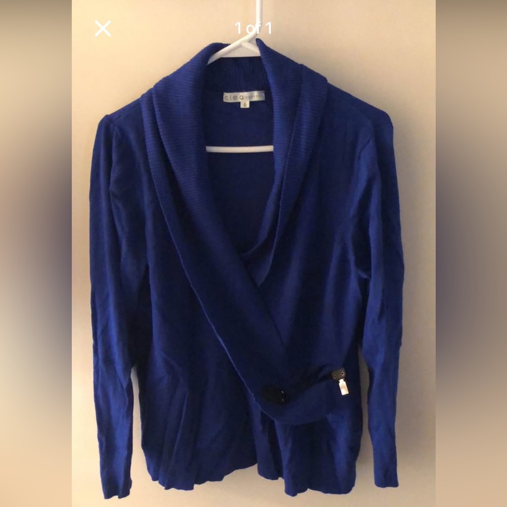 Women's Sweater (Cleo) -
Size XL